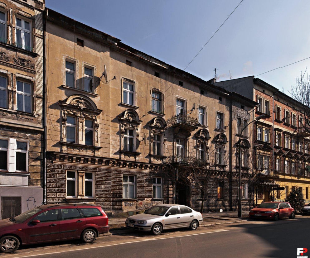 Kamienica w centrum Krakowa niebezpieczna dla lokatorów. Miasto jest bezradne.