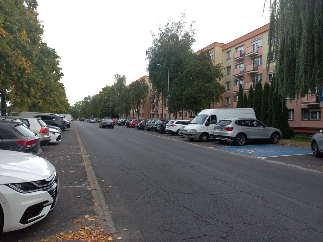 Nie dla lawet i dostawczaków. Od 5 października zmiany w parkowaniu na Zygmunta Starego w Lesznie