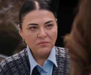 Panna młoda, odcinek 41: Beyza odkrywa, że Aysu została wyrzucona ze szkoły