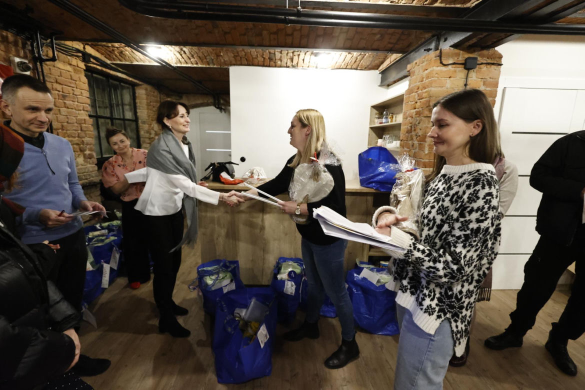 Zanieśliśmy Wigilię seniorom na Pradze. Ekipa "Super Expressu" razem ze stowarzyszeniem "Otwarte Drzwi"