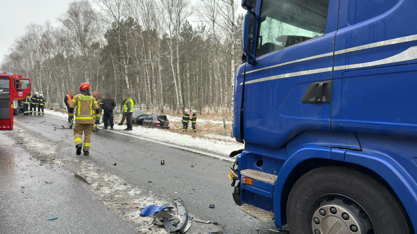 Wypadek na DK 10 w Solcu Kujawskim! Jedno z aut wylądowało w rowie [ZDJĘCIA]