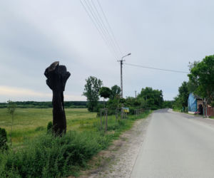 Kolorowe domy inspirowane twórczością Vincenta van Gogha zamieniły wieś liczącą zaledwie stu mieszkańców w prawdziwą atrakcję turystyczną