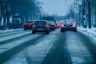 Alert IMGW dla Łodzi! Idzie gołoledź, na drogach zrobi się szklanka