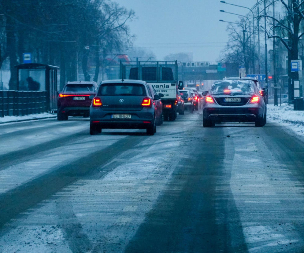 Alert IMGW dla Łodzi! Idzie gołoledź, na drogach zrobi się szklanka