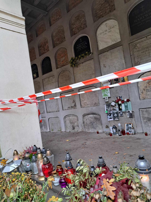 Remont Alei Zasłużonych na Starych Powązkach