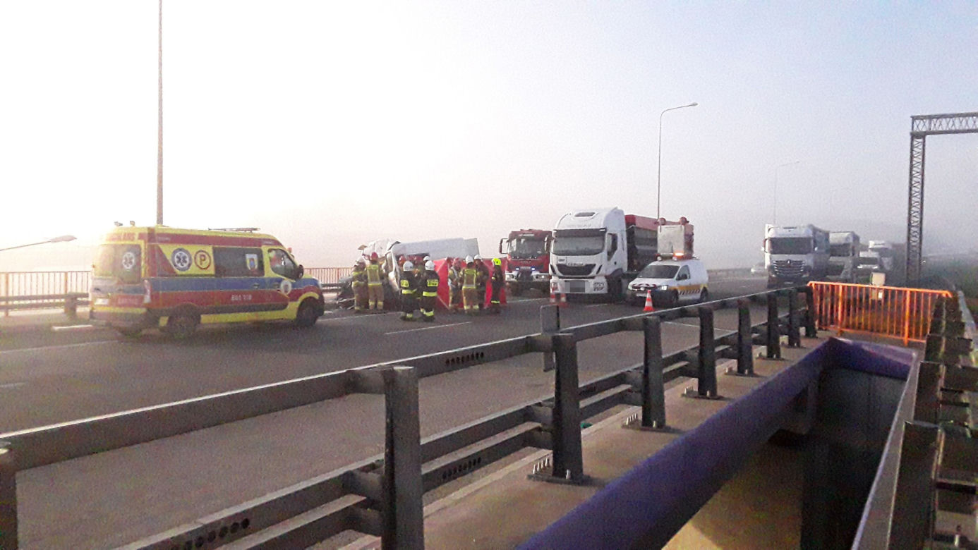 Śmiertelny wypadek na A1 pod Łodzią! 43-latek z busa nie żyje, kilka osób rannych [ZDJĘCIA].