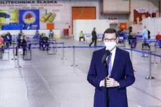 Mateusz Morawiecki w Gliwicach: Jest trzecia fala, ale nadchodzi też fala szczepień