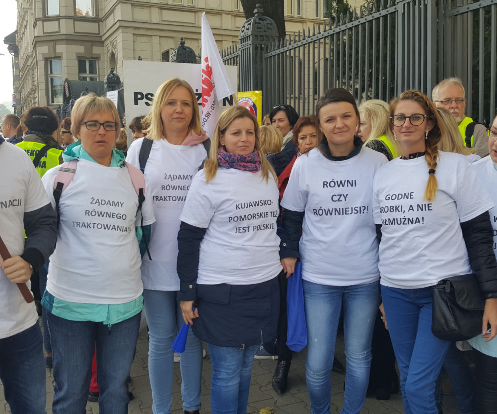 Pracownicy sanepidu w Bydgoszczy wyszli na ulice i zaprotestowali! [ZDJĘCIA]