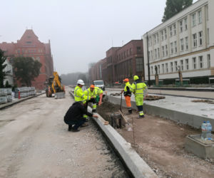 Piątek na placu budowy w centrum Torunia