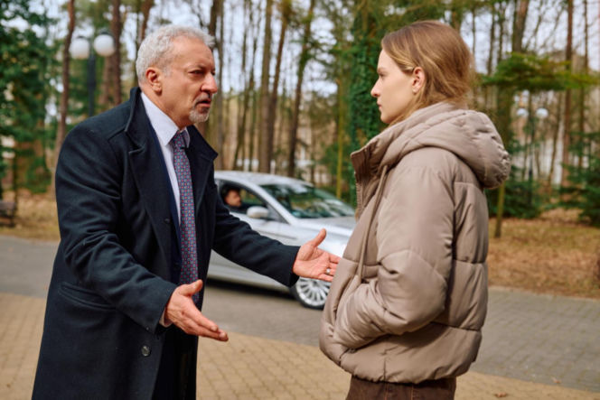 Na Wspólnej, odc 4227. Krupski (Maciej Wilewski), Mirella (Aurora Myśliwiec)
