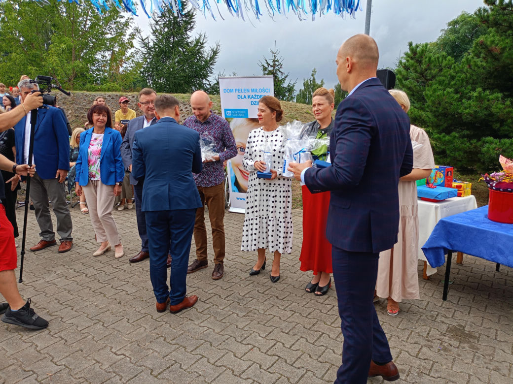 Jubileusz 25-lecia siedleckiej SOS Wioski Dziecięcej był okazją do wspólnej zabawy i wręczenia prezentów i pamiątek dla osób zaangażowanych w program