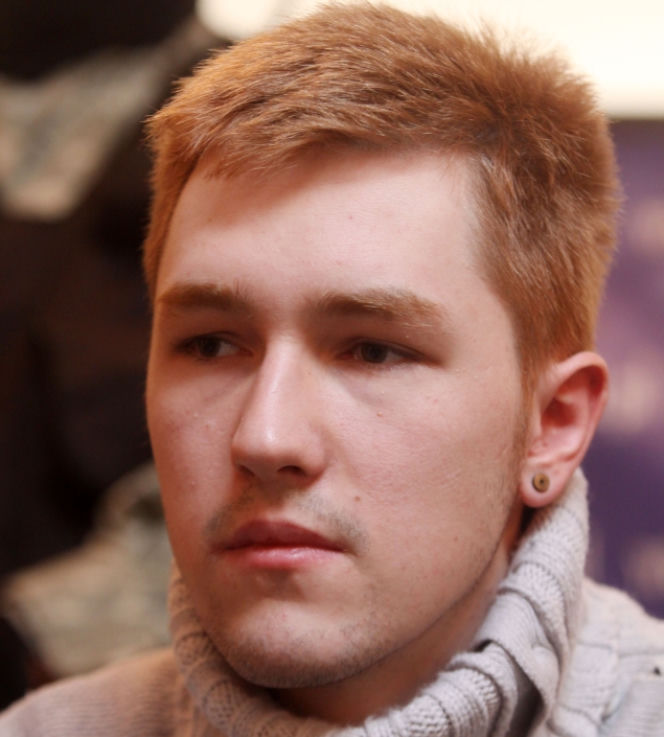 Ojciec Madzi, Bartłomiej Waśniewski zmienił kolor włosów na blond
