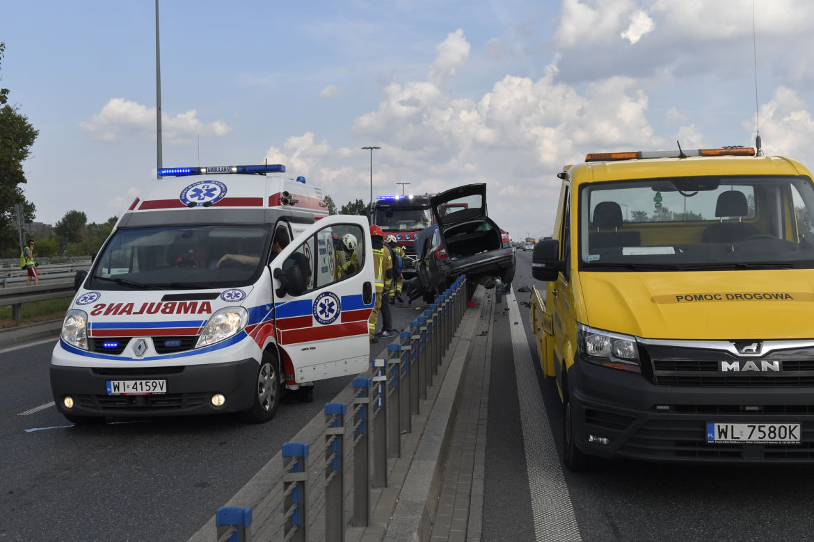 Wypadek Na S8, wjechał na barierki