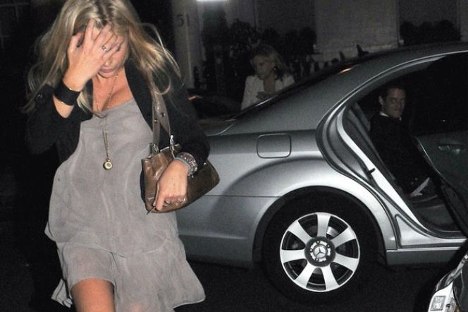 Chelsy Davy - dziewczyna księcia Harry'ego z nieznajomym