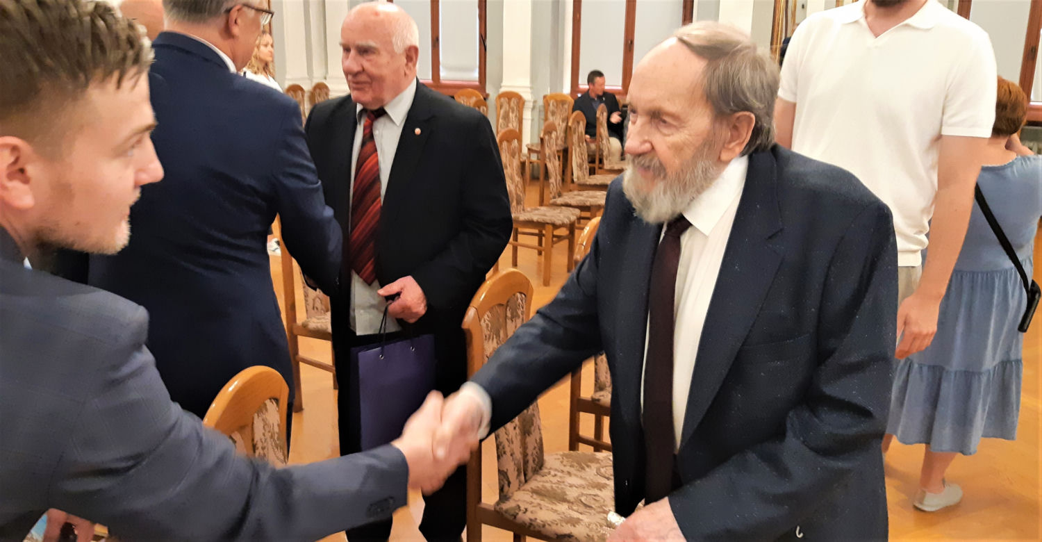 Ma 97 lat i zaskakuje formą! Janusz Terlecki z najwyższym odznaczeniem związkowym