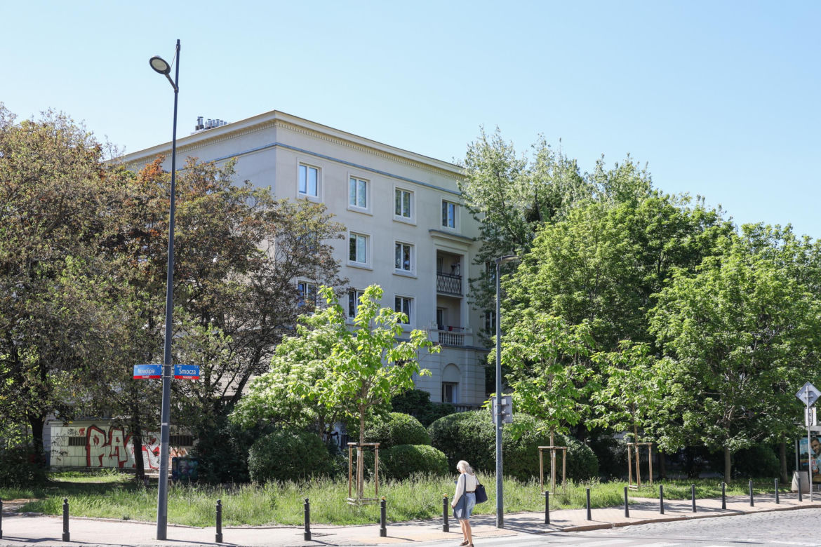 Warszawa dawniej i dziś. Kiedyś stał tu luksusowy gmach i tętniło życie. Niezwykłe losy kamienicy przy Nowolipiu 64