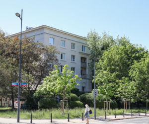 Warszawa dawniej i dziś. Kiedyś stał tu luksusowy gmach i tętniło życie. Niezwykłe losy kamienicy przy Nowolipiu 64
