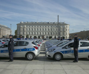 POLICJA DOSTAŁA POŚWIĘCONE RADIOWOZY.