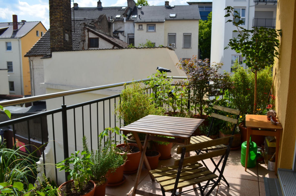 Jak urządzić wąski balkon?
