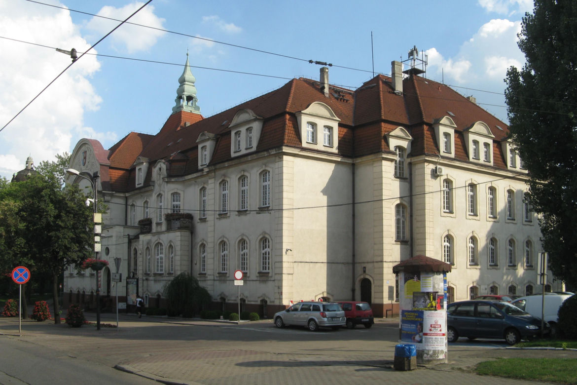 To miasto w województwie śląskim jest jednym z najgęściej zaludnionych w Europie. Leży blisko Chorzowa