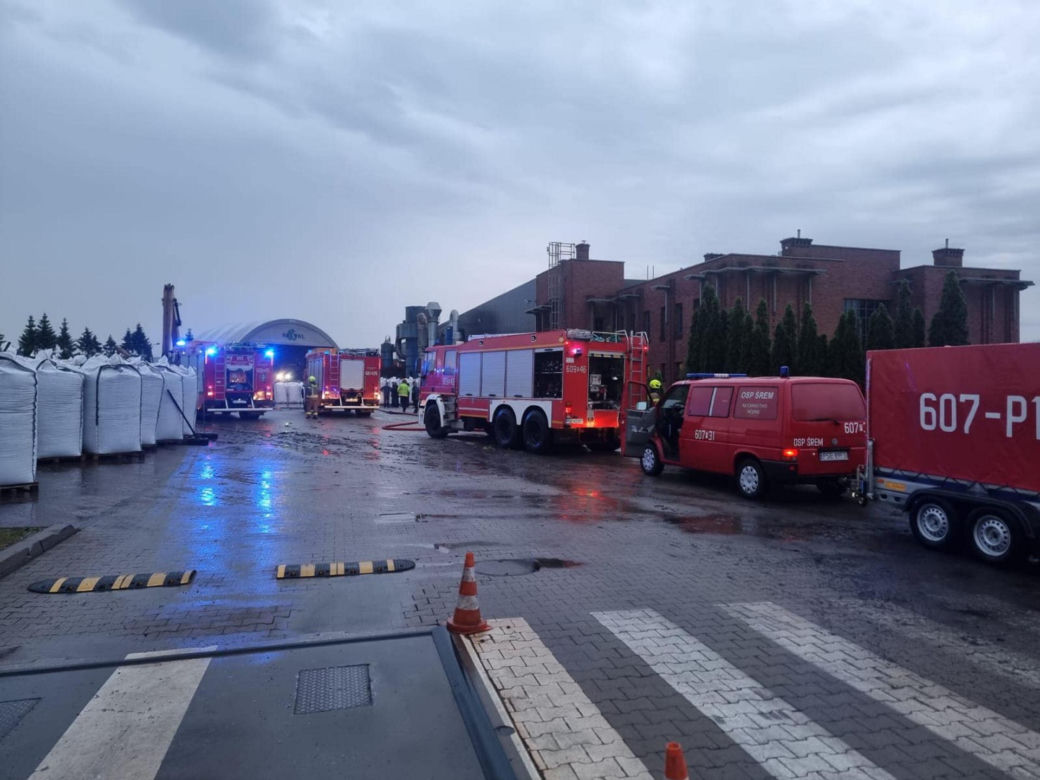 Potężna ulewa nad Śremem! Miasto zalane. Strażacy walczą z żywiołem [ZDJĘCIA]. 