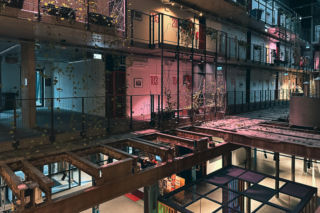 Śniadanie w kotłowni, noc w odrestaurowanej hali. Curkownia Znin nie szuka dawnej świetności i nie wstydzi się zużycia