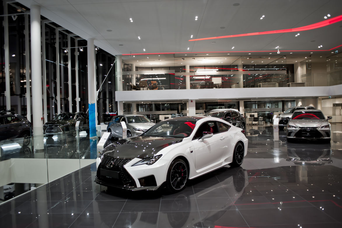 Nowoczesny salon Toyoty i Lexusa w Krakowie