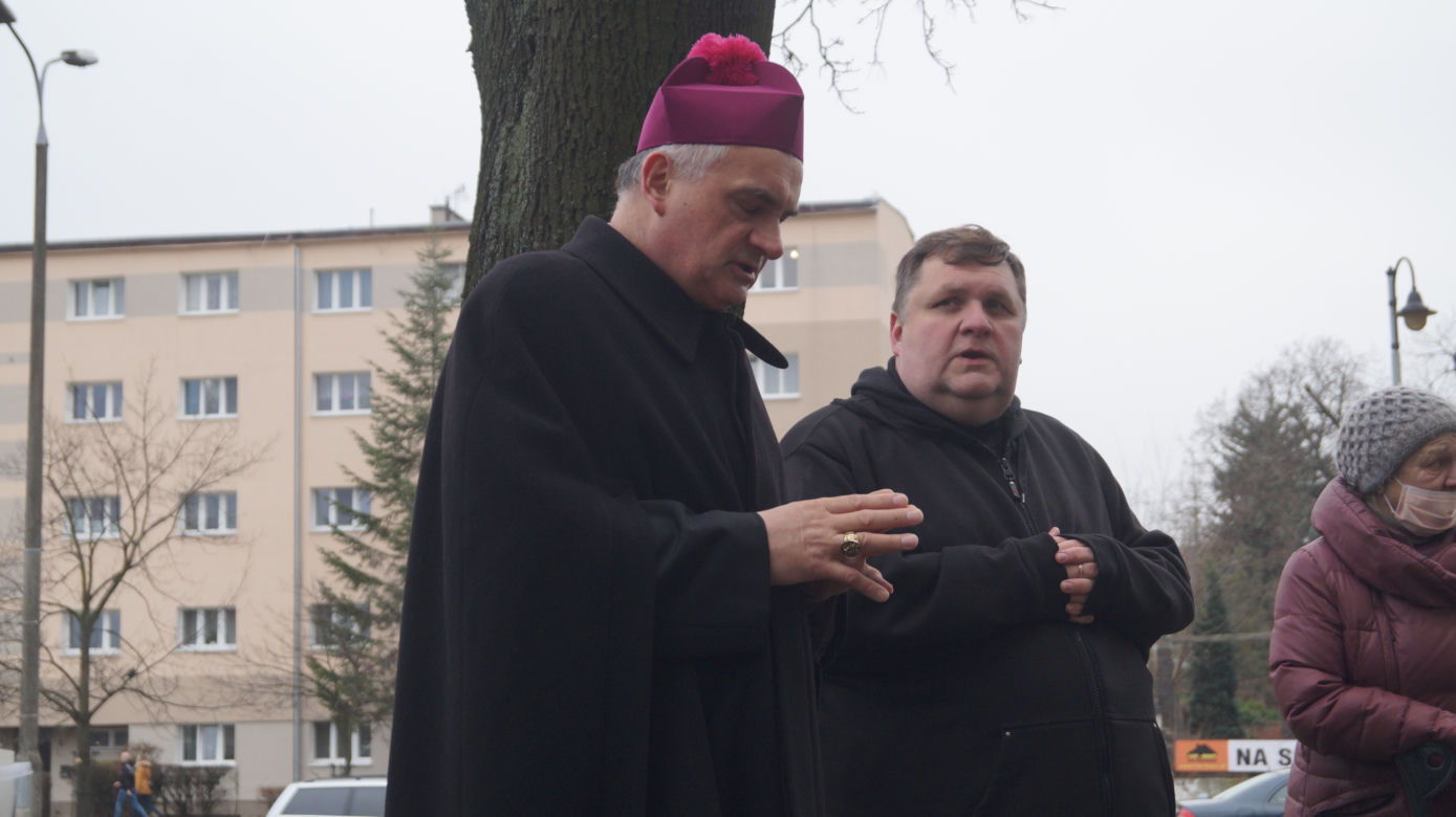 Wigilia dla bezdomnych i potrzebujących przed bydgoską Bazyliką [ZDJĘCIA]