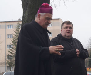 Wigilia dla bezdomnych i potrzebujących przed bydgoską Bazyliką [ZDJĘCIA]