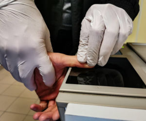 Walka o fileta z kurczaka w jednym ze sklepów. Złodziej kontra ochroniarz [ZDJĘCIA]