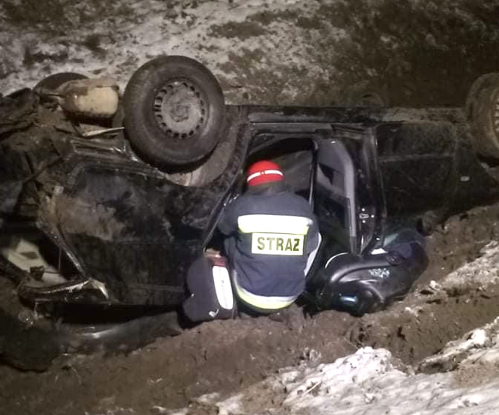 Podlaskie. Pijany wjechał na remontowany odcinek drogi, dachował w rowie