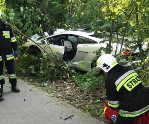 Luksusowe Lamborghini Gallardo rozbite na drzewie