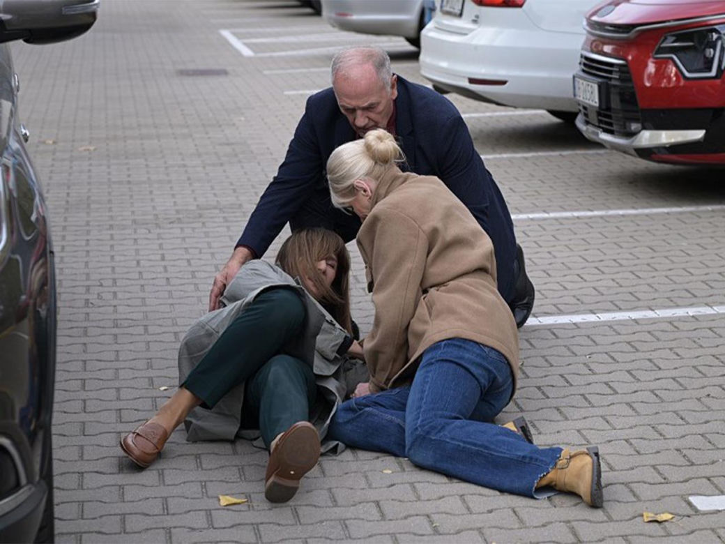 Pierwsza miłość, odcinek 3926: Weksler (Karol Strasburger), Ewa (Ewa Gawryluk), Grażyna (Grażyna Wolszczak) 