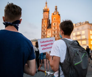 Manifestacja Białorusinów na rynku w Krakowie. Precz z Łukaszenką!