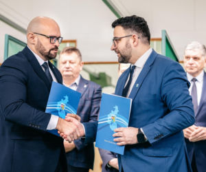 Powiat rzeszowski i łańcucki z porozumieniem o wsparciu w kryzysach. Chodzi o sprzęt, logistykę i ewakuację