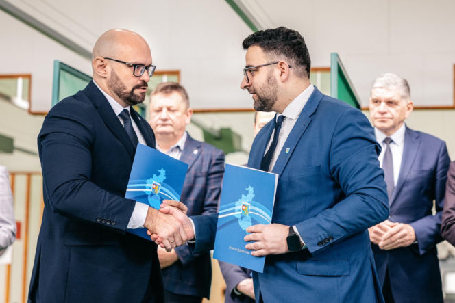 Powiat rzeszowski i łańcucki z porozumieniem o wsparciu w kryzysach. Chodzi o sprzęt, logistykę i ewakuację