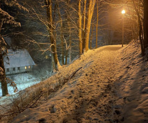 Zapomnij o Zakopanem! Ta wieś na Dolnym Śląsku zimą zamienia się w bajkową krainę