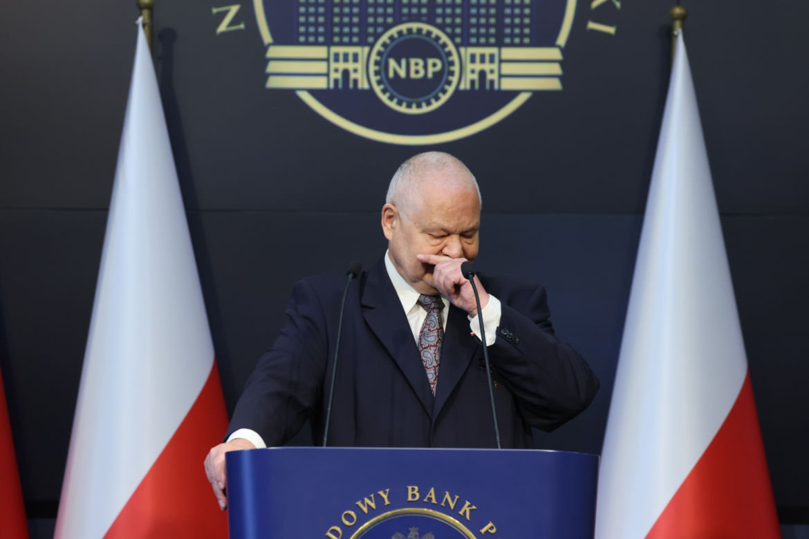Podwyżka stóp procentowych. Glapiński tłumaczy kiedy to się skończy. Zobacz jego miny
