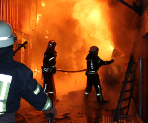 Charków: Gigantyczny pożar bazaru. Strażacy walczą z ogniem drugi dzień [ZDJĘCIA]