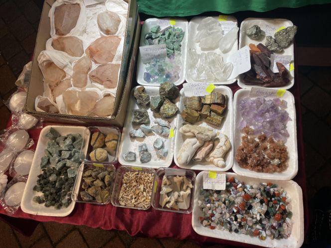 Pokémony, różowe gofry i zaskakujące różnice w cenach. Porównaliśmy łódzkie jarmarki