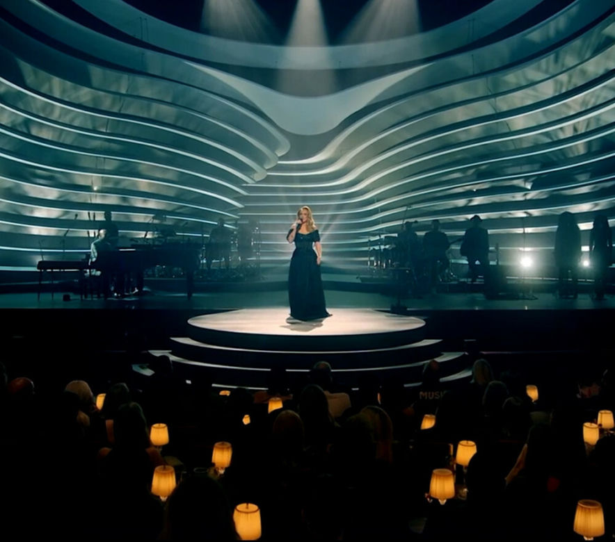 Adele odwolała koncerty bo nie chciała fruwać nad basenem na scenie