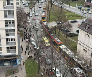 Wypadek w Warszawie: zderzenie dwóch tramwajów i autobusu komunikacji miejskiej 