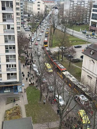 Wypadek w Warszawie: zderzenie dwóch tramwajów i autobusu komunikacji miejskiej 