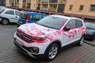 Wandal zniszczył auto pani Magdy! W Wągrowcu huczy od plotek [ZDJĘCIA]