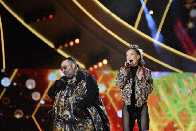 Sylwester z Dwójką. Doda przebierała się dwa razy. Zapięta pod szyję wyglądała obłędnie!