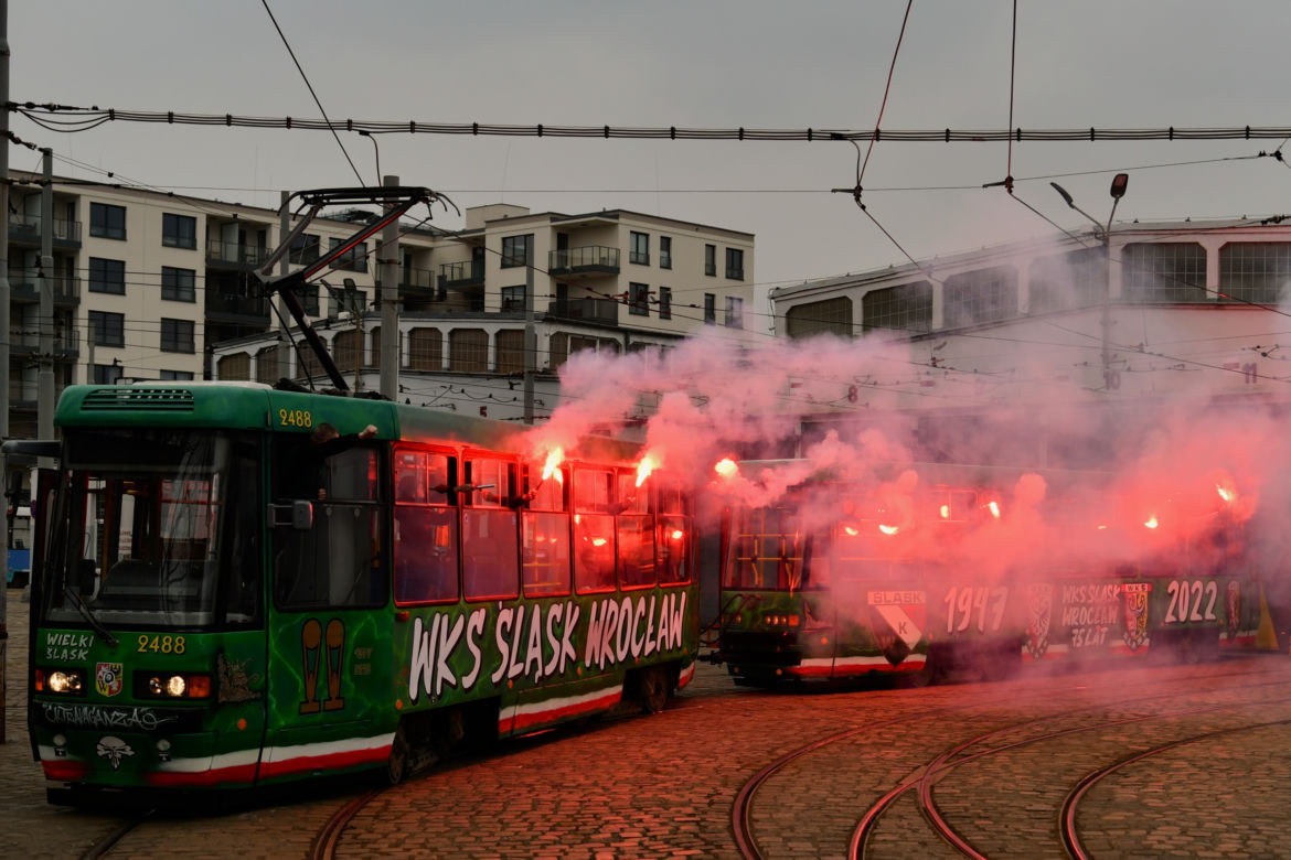Tramwaj MPK pomalowany w barwy Śląska Wrocław