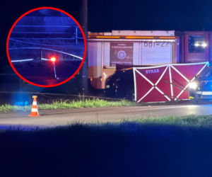 Tragiczny wypadek na łuku drogi. Pasażerka nie żyje, kierowca uciekł 