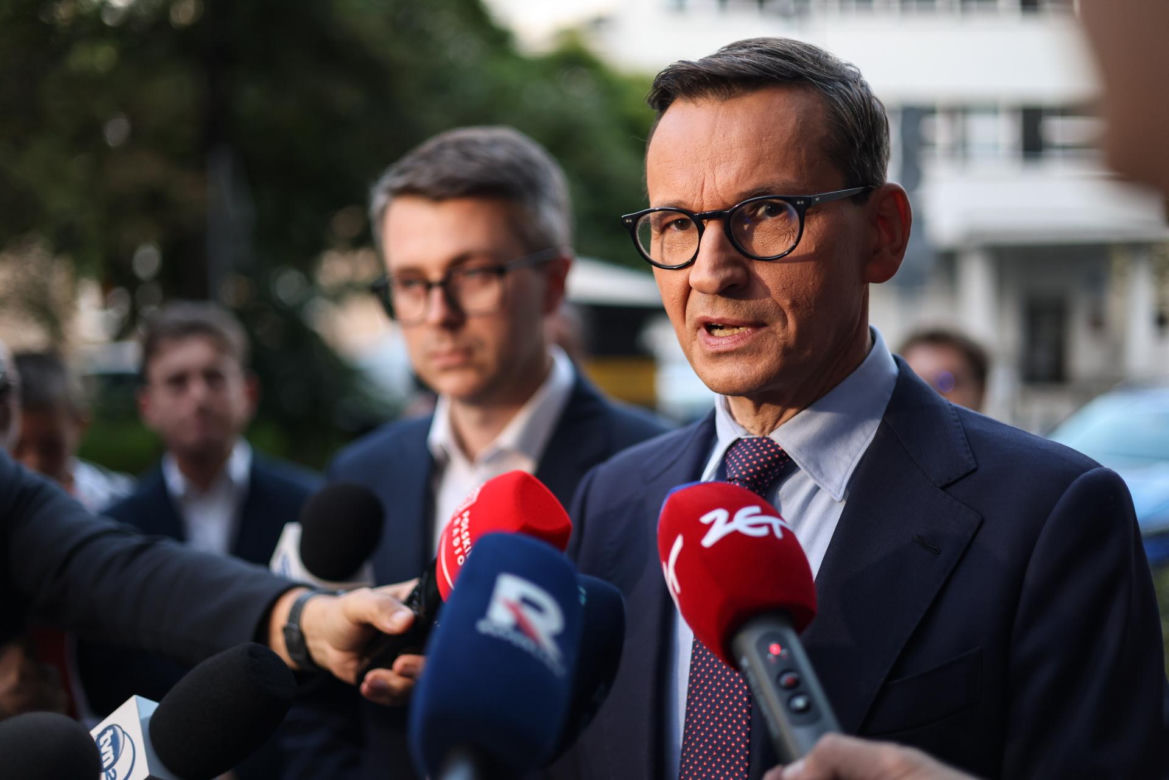 Zamiast na Nowogrodzkiej, Morawiecki i jego stronnicy spotkali się przy Konopnickiej. Były cukierki dla dziennikarzy