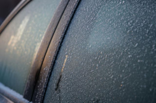 Ojciec zostawił dziecko w aucie. Gdzie poszedł mężczyzna w sylwestrową noc?