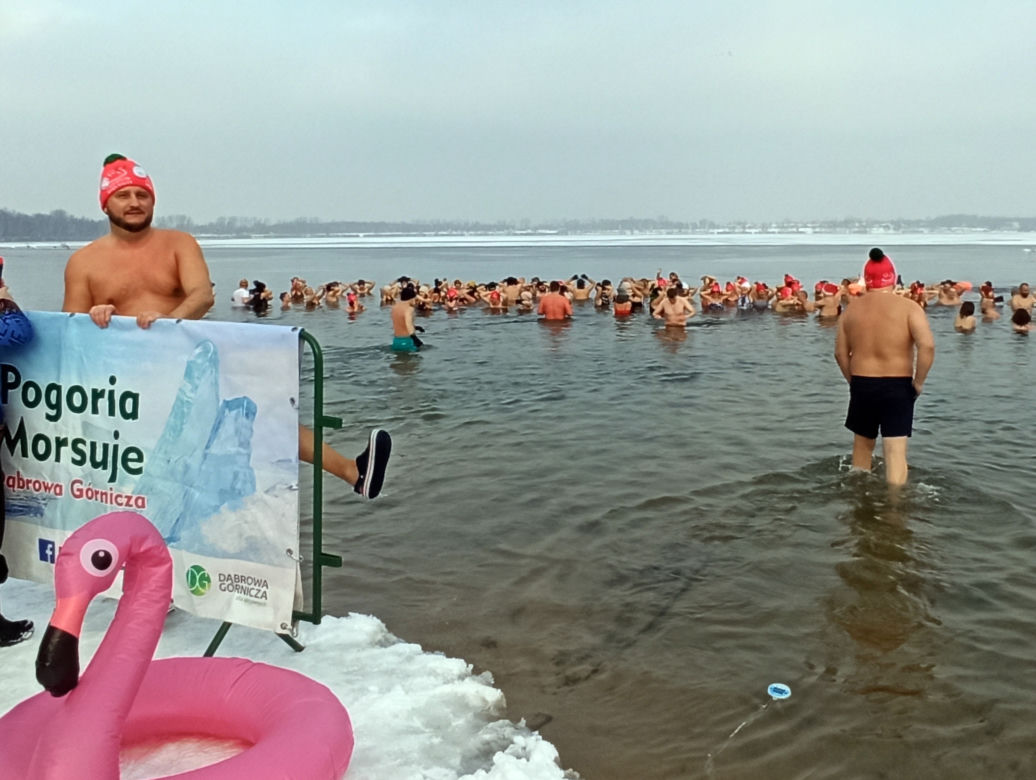 Pogoria morsuje w Dąbrowie Górniczej w mroźną niedzielę
